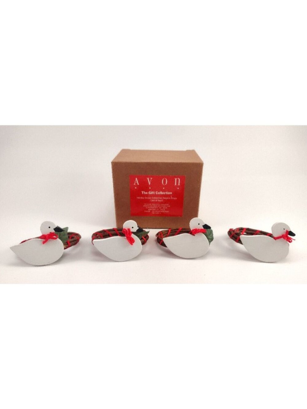 AVON Holiday Goose Collection Napkin Rings 4 Pack Holder Wooden Wicker